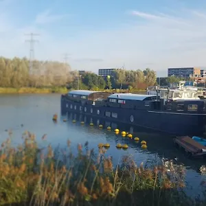 Euphrate Houseboat Botel